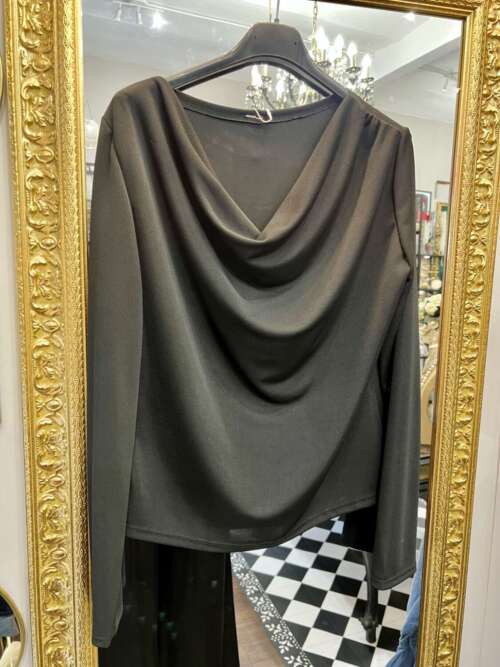 Maglia con scollo morbido Nera