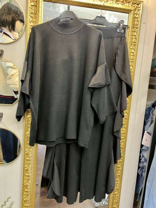 Coordinato in Maglia con Rouches Nero