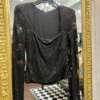 Maglia in Pizzo scollo Quadro Nera