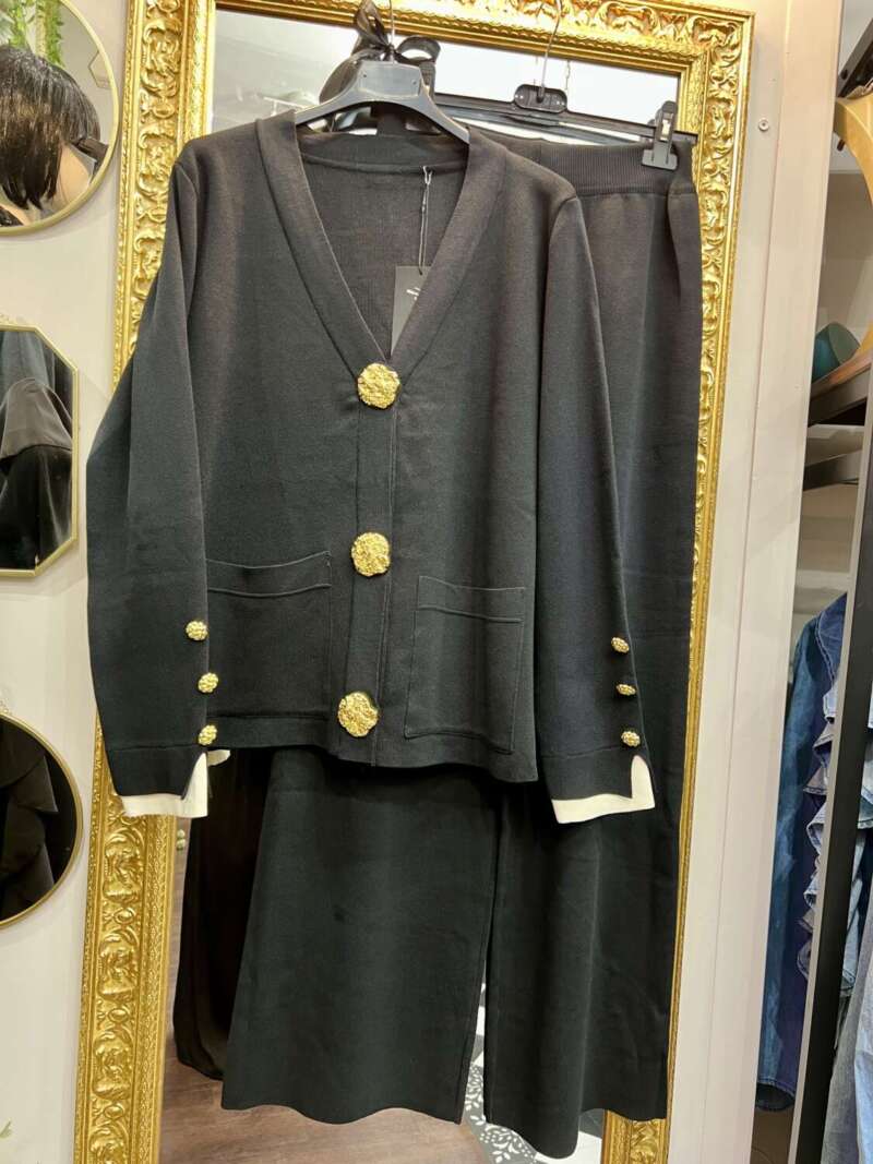 Coordinato in Maglia con Maxi Bottoni Nero