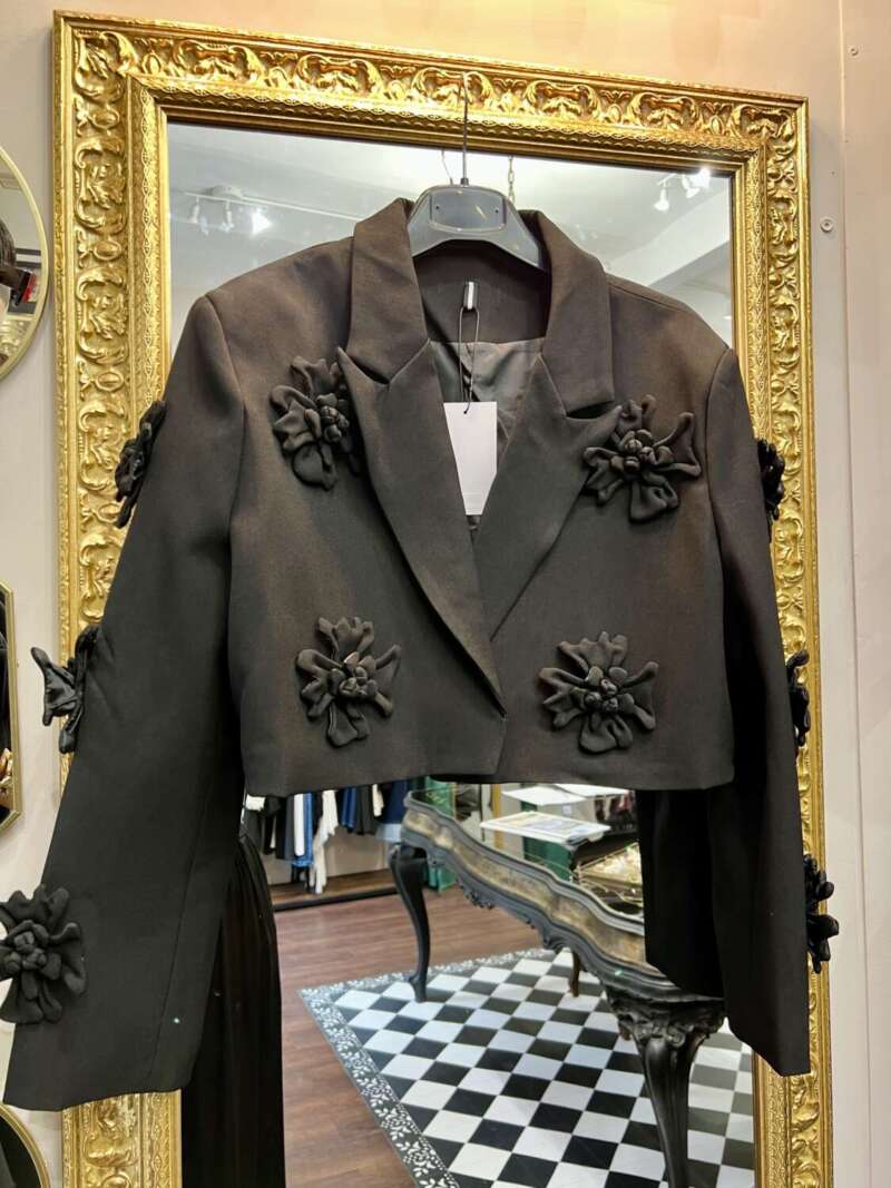 Blazer Crop con Fiori Applicati Nera