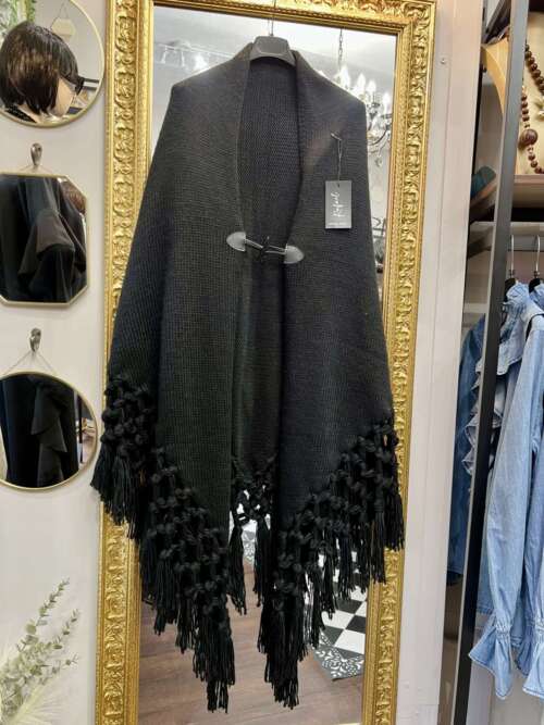 Poncho con Frange Nero