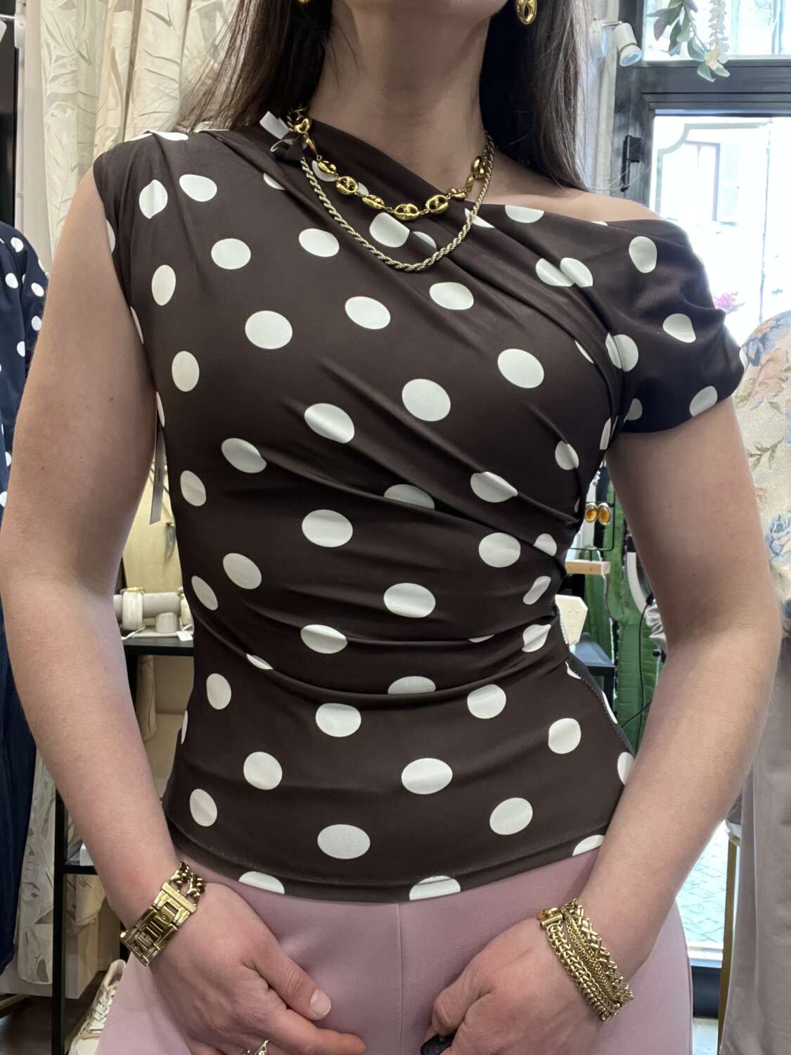 Maglia pois spalla scesa Marrone